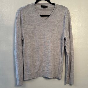 Banana Republic 100% Merino Wool V-neck Sweater Size Medium